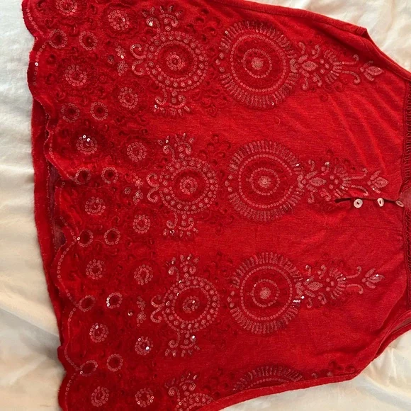 red sleveless blouse - Picture 2 of 5